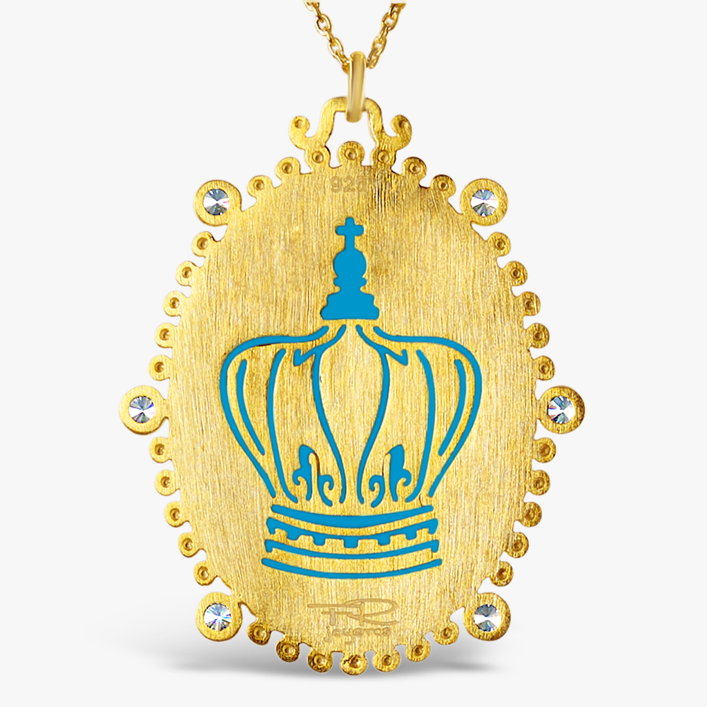 backside of the medallion depiction the crown